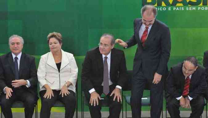 No encontro de hoje, Temer (E), Dilma e Calheiros discutiro uma forma de pacificar a relao do governo com o PMDB. A presidente ainda sentar com lideranas do partido para ouvir as demandas(foto: Breno Fortes / CB/ DA Press)