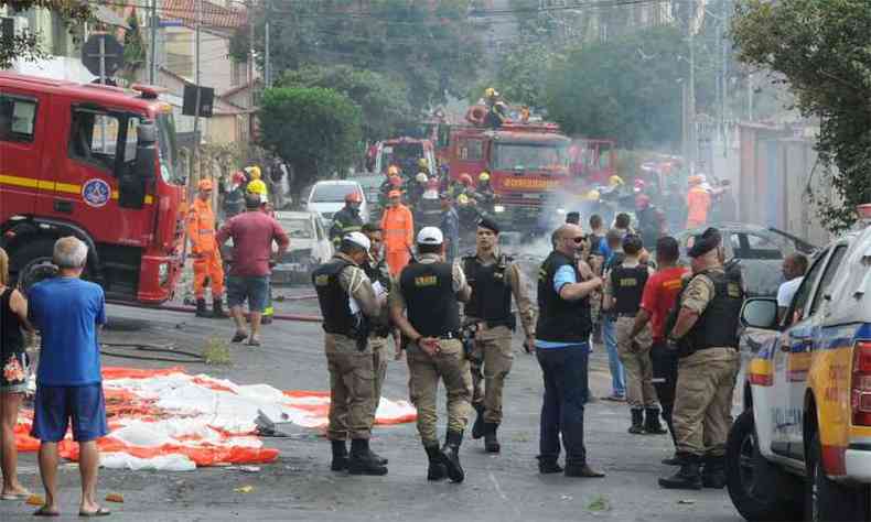 Queda ocorreu a 100 metros de acidente semelhante em abril(foto: Paulo Filgueiras/EM/DA Press)