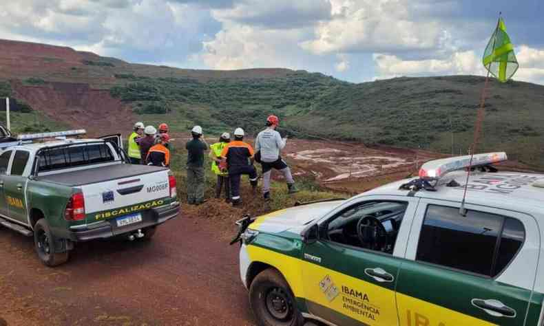 Equipe do Ibama inspeciona aes emergenciais adotadas pela Vallourec na Mina de Pau Branco