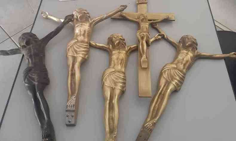 Crucifixos furtados