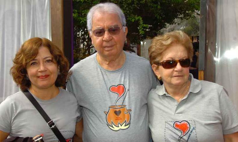 Ex-diretor financeiro da empresa, Amoni foi exemplo de dedicação. Na foto, com a filha Helenice e a esposa Eunice em evento da Jornada Solidária(foto: Maria Tereza Correia/EM/D.A Press - 29/08/2009) Ex-diretor financeiro da empresa, Amoni foi exemplo de dedicação. Na foto, com a filha Helenice e a esposa Eunice em evento da Jornada Solidária(foto: Maria Tereza Correia/EM/D.A Press - 29/08/2009)