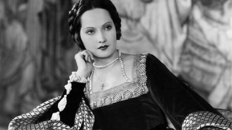 Merle Oberon como Ana Bolena em Os Amores de Henrique VIII