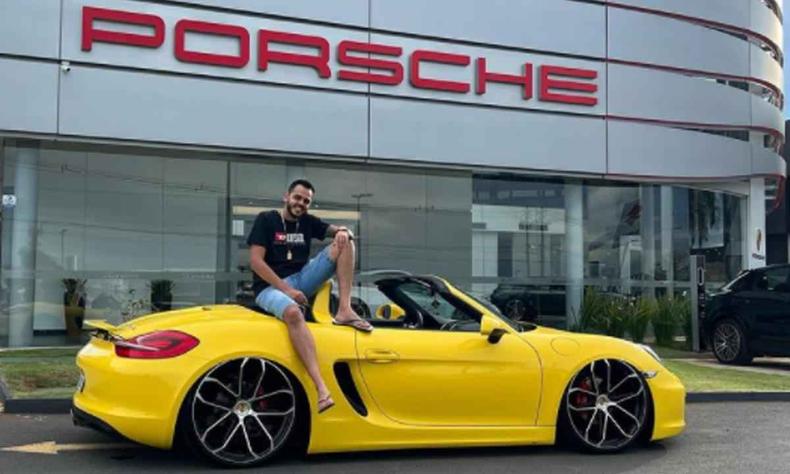 Influenciador Klevim e porsche