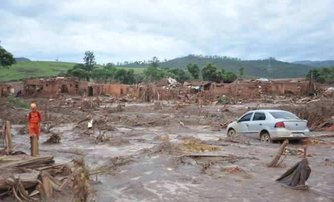 Buscas continuam por três funcionários terceirizados da Samarco(foto: Alexandre Guzanshe/EM/D.A Press.) Buscas continuam por três funcionários terceirizados da Samarco(foto: Alexandre Guzanshe/EM/D.A Press.)