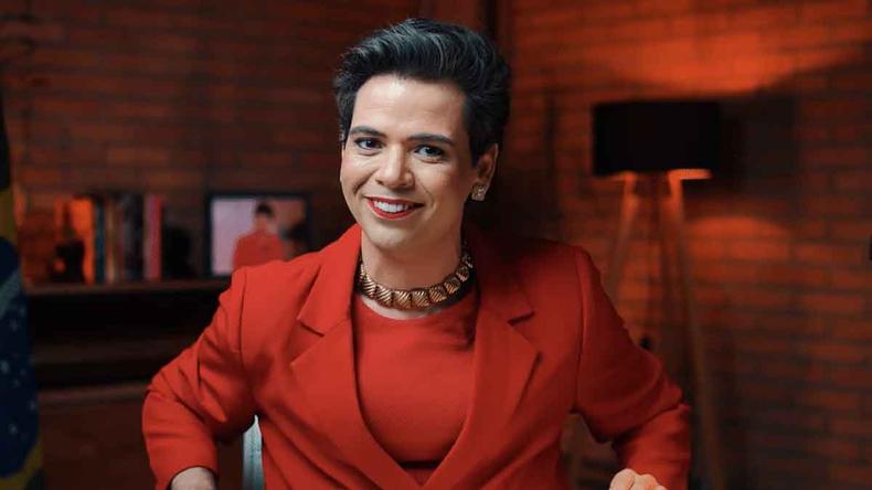 Comediante gustavo mendes na pea mais que dilmais