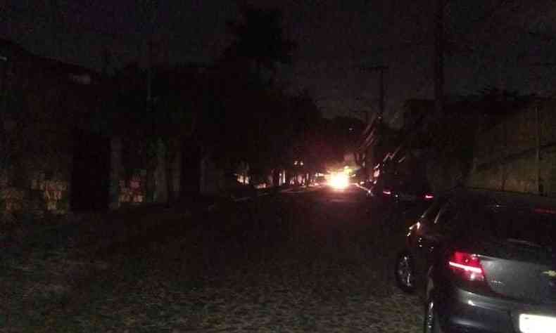 Ruas e avenidas no Prado ficaram no escuro na noite deste sbado(foto: Bernardo Faria/Especial para o EM)