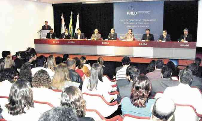 Cerca de 200 servidores participaram do curso sobre combate  corrupo(foto: Osvaldo Afonso/Imprensa MG)