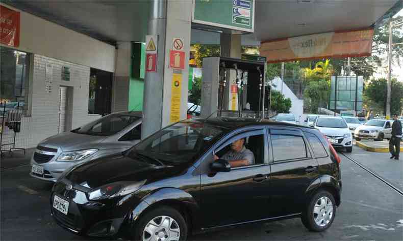 Em BH, o menor preo encontrado da gasolina foi R$ 4,539 e maior R$ 5,099(foto: Jair Amaral/EM/D.A Press)