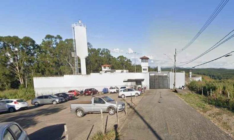 porta do Centro de Remanejamento Provisrio -Ipatinga