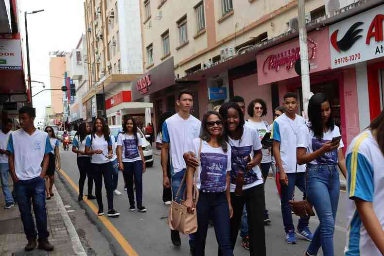 foto mostra poetas na rua 