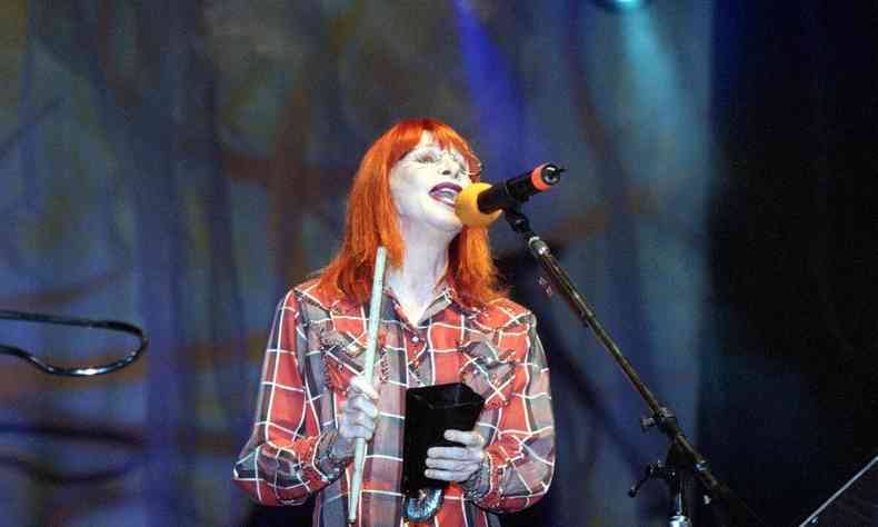 Rita Lee canta em show no Marista Hall, em BH em junho de 2003