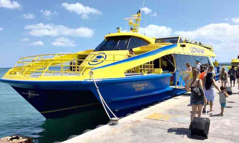 Para chegar a Isla Mujeres, o caminho  pegar o ferryboat: travessia dura cerca de 40 minutos(foto: Flickr/divulgao)