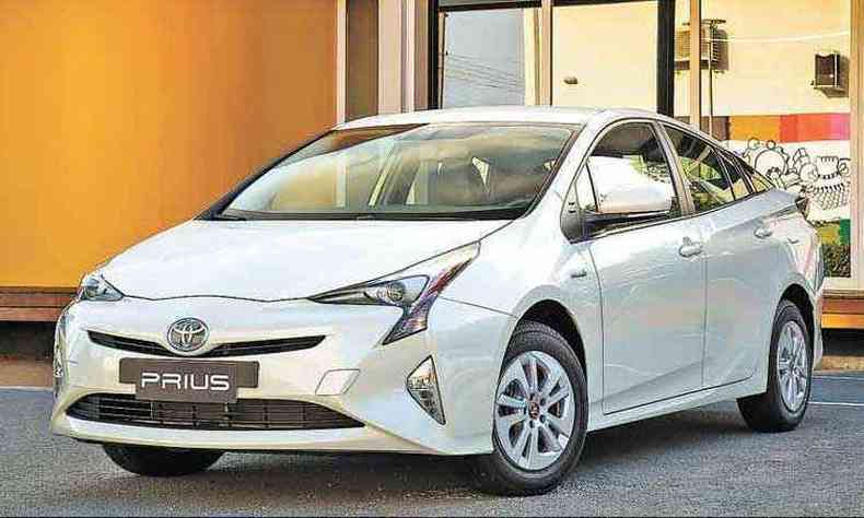 A Toyota j vendeu 3,5 mil unidades do Prius com tecnologia hbrida, movido a gasolina e a energia eltrica (foto: Malagrine/Divulgao)