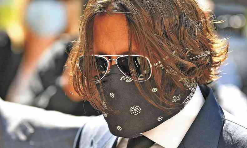  Johnny Depp de máscara em Londres
