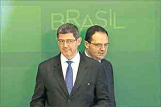 Ministros da Fazenda, Joaquim Levy, e do Planejamento, Nelson Barbosa: equipe econmica tem at hoje para entregar a proposta oramentria de 2016 ao Congresso (foto: Ueslei Marcelino/Reuters - 27/11/14)