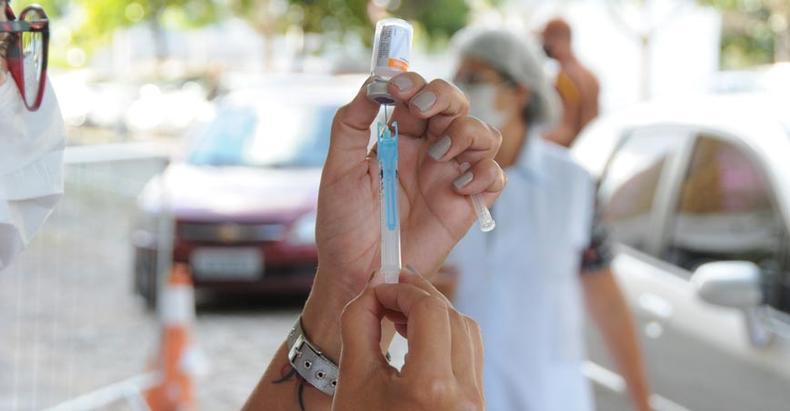 Nos cálculos da prefeitura, capital deveria ter recebido 70 mil doses de imunizantes na última remessa, mas ficou com pouco mais de 19,3 mil(foto: Juarez Rodrigues/EM/D.A Press - 26/3/21) Nos cálculos da prefeitura, capital deveria ter recebido 70 mil doses de imunizantes na última remessa, mas ficou com pouco mais de 19,3 mil(foto: Juarez Rodrigues/EM/D.A Press - 26/3/21)