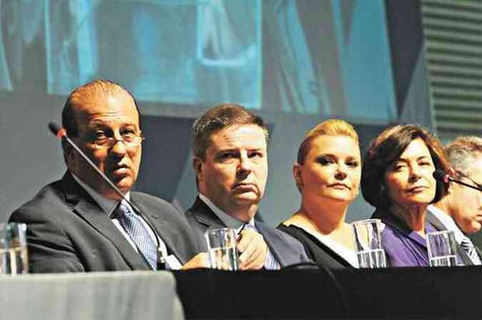 Augusto Nardes e Anastasia, na Conferncia de Controle Externo, com a presidente do TCE, Adriene Andrade, e a ministra do TCU Ana Arraes (foto: Euler Jnior/EM/D.A Press)