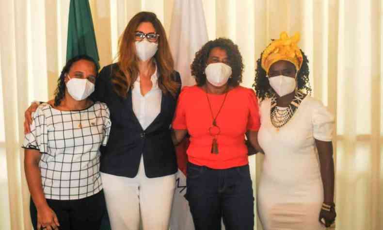 Na foto, deputadas Leninha (PT), Andria de Jesus (PSOL), Ana Paula Siqueira (REDE) e Dilma Abreu Rocha, da OAB-MG