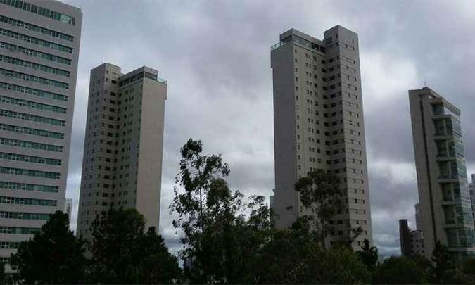 Belo Horizonte tem dia de céu nublado. Na foto, vista do Bairro Belvedere, na Região Centro-Sul(foto: Jair Amaral/EM/DA Press) Belo Horizonte tem dia de céu nublado. Na foto, vista do Bairro Belvedere, na Região Centro-Sul(foto: Jair Amaral/EM/DA Press)