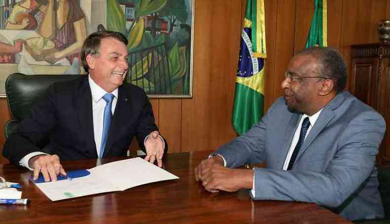 Presidente Bolsonaro demonstrou alegria ao indicar Decotelli(foto: Marcos Corra/PR)