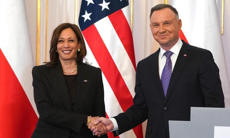 Vice-presidente dos Estados Unidos, Kamala Harris, e presidente da Polônia, Andrzej Duda reunidos nesta quinta-feira (10/3) para discutir guerra da Rússia e Ucrânia(foto: AFP) Vice-presidente dos Estados Unidos, Kamala Harris, e presidente da Polônia, Andrzej Duda
