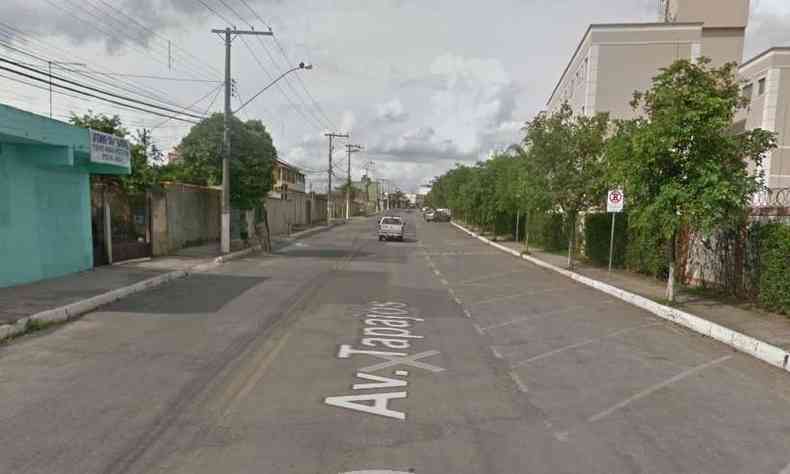 Corpo foi encontrado na avenida Tapajs, em Betim (foto: Google StreetView/Reproduo)