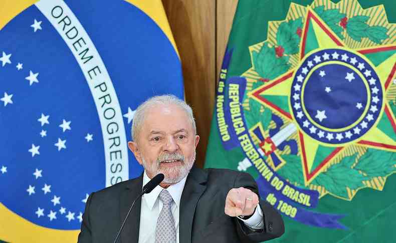 Lula volto a fazer duras crticas ao presidente do BC