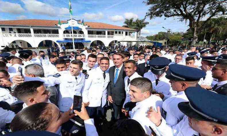 Bolsonaro participou de formatura de sargentos em Guaratinguet e depois xingou a imprensa(foto: ISAC NBREGA/PR)