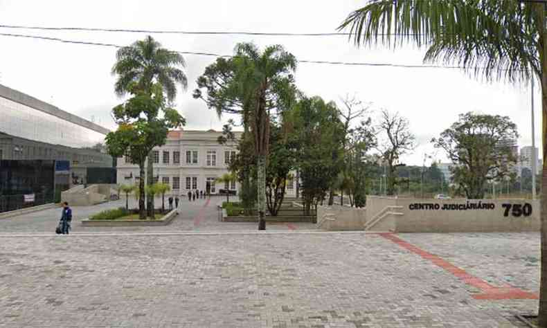 Prdio da 1 Vara Criminal de Curitiba(foto: Reproduo da internet/Google Maps)