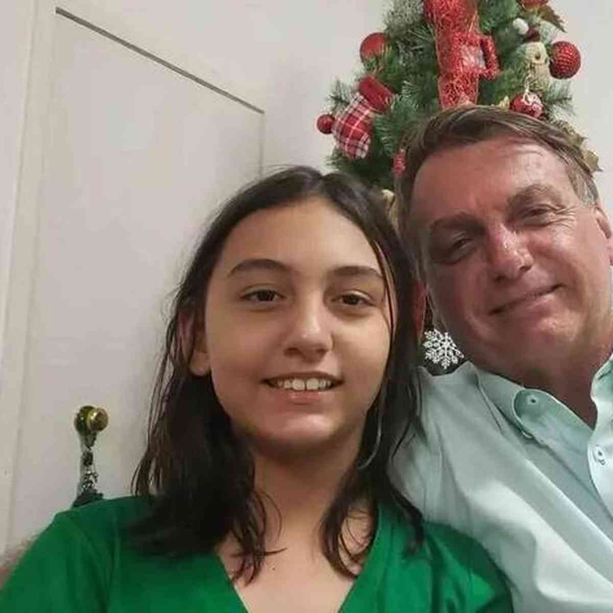 Bolsonaro destaca a filha caçula: de 'fraquejada' a 'mais importante' -  Politica - Estado de Minas