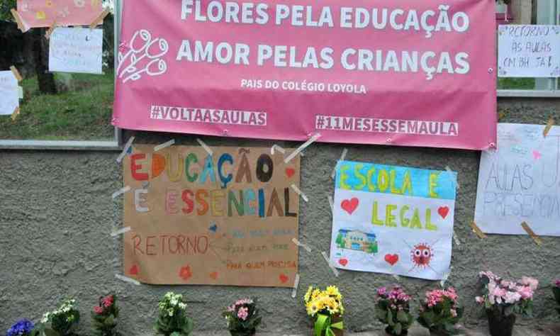 Em Belo Horizonte, pais de alunos protestaram pelo retorno dos filhos s salas de aulas, que continuam fechadas(foto: Gladyston Rodrigues/EM/D.A Press)