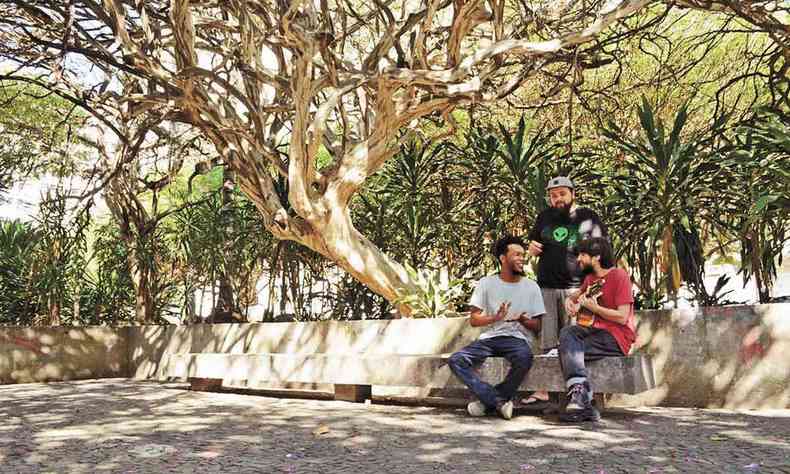 Daniel Obino, Tiago Rosa e Fernando Rosa num parque