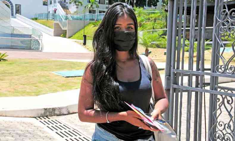 A estudante Adriana Cardoso disse que foi imensamente prejudicada com o atraso no incio da prova (foto: Ramon Lisboa/EM/D.A Press)