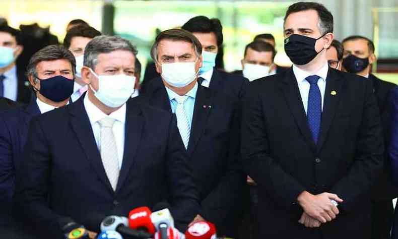 Bolsonaro reuniu os representantes dos outros trs poderes e defendeu vacinao(foto: MARCELO CAMARGO/AGNCIA BRASIL)