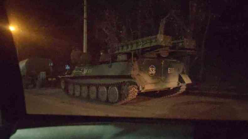 tanques russos invadem o território ucraniano