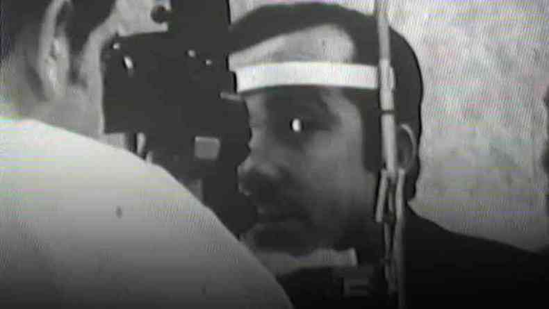 Tostão durante exame de rotina depois de cirurgia em Houston, em 1969(foto: Reprodução/TV Itacolomi)