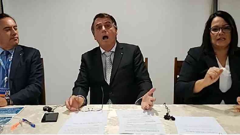 Bolsonaro em live de 18 de maro de 2021, quando imitou pacientes com falta de ar