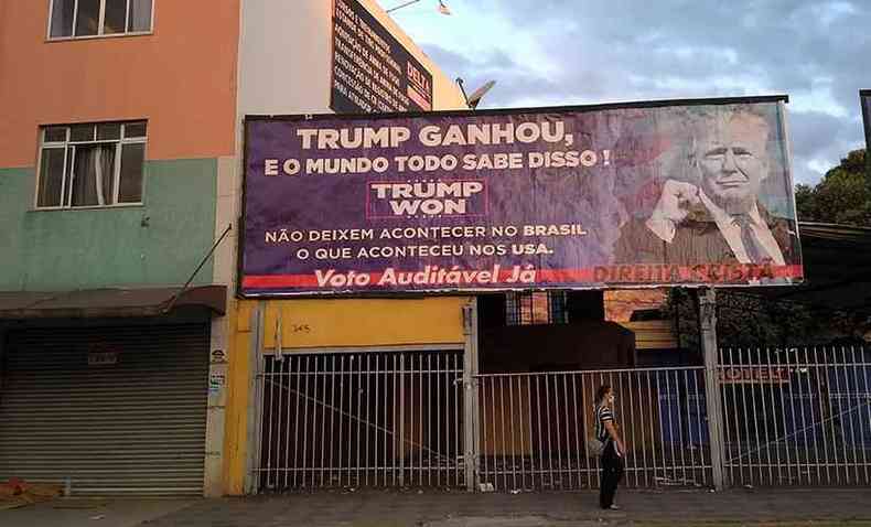 Donald Trump, com olhar vencedor,  estrela da campanha pelo voto impresso e auditvel em Governador Valadares(foto: Tim Filho/Esp. EM)