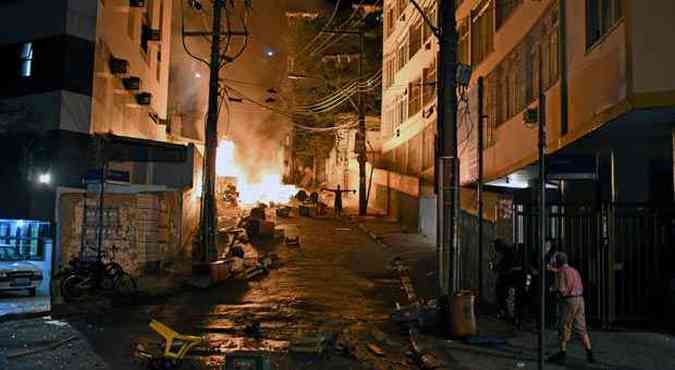 Bairro de Copacabana sofreu com protestos realizados em favela prxima(foto: CHRISTOPHE SIMON/AFP)
