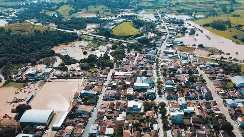 Imagem area da cidade de Inconfidentes debaixo d'gua