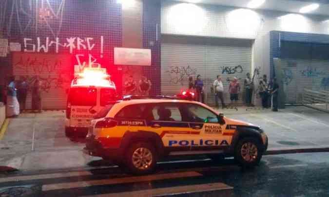Cmeras de seguranas do comrcio flagraram o momento do assalto(foto: Rangel Fala/TV Alterosa)