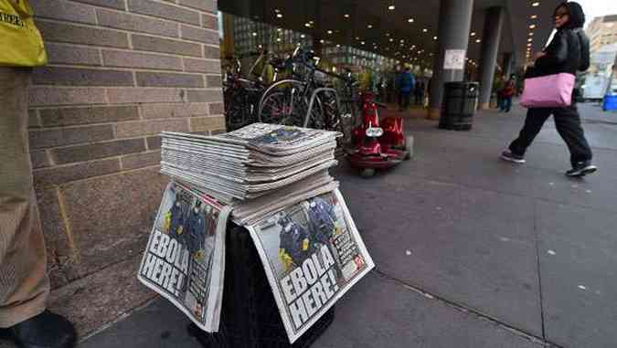 Manchetes de jornais americanos constatam primeiro caso de contaminao na cidade de Nova York(foto: TIMOTHY A. CLARY/AFP)