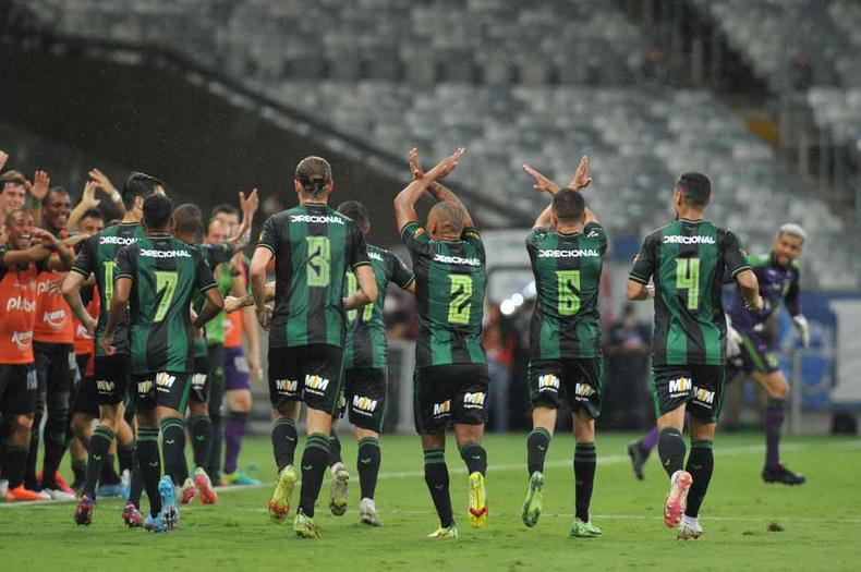 As boas colocações no Campeonato Mineiro, Copa do Brasil, Brasileiro e a vaga na Libertadores são frutos da boa gestão no América(foto: ALEXANDRE GUZANSHE/EM/D.A PRESS ) jogadores do América