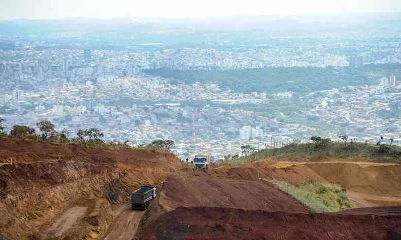  Mineradora Gute Sicht Minerao Boa Vista opera na Serra do Curral na face de Sabar, perto de Belo Horizonte, Bairro Castanheiras