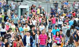 Candidatos no cmpus da PUC Minas: ndice de absteno foi de 30% dos inscritos e 5,5 milhes de estudantes fizeram a prova no pas(foto: Ramon Lisboa/EM/DA Press)