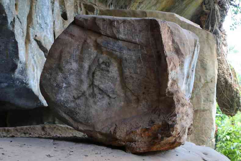Pedra com pinturas rupestres em Matozinhos