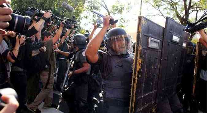 Confronto entre policiais e manifestantes ocorreu prximo a Radial Leste em So Paulo(foto: REUTERS/Nacho Doce )