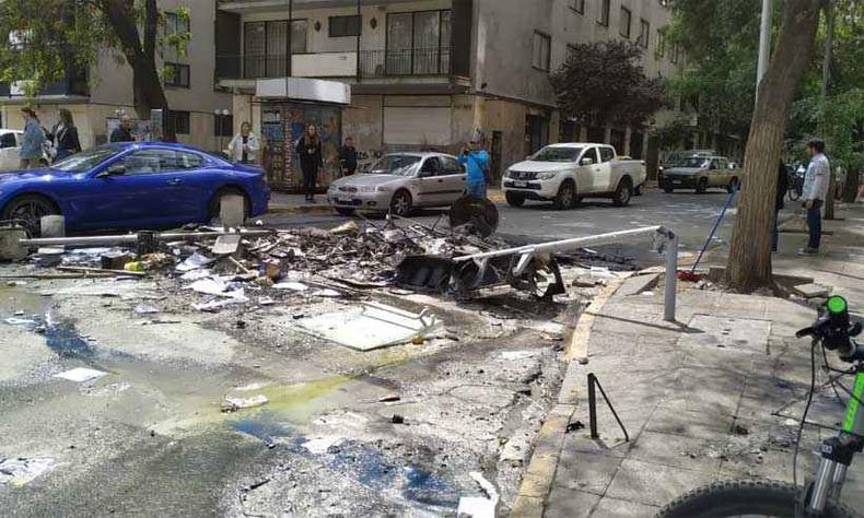 Semáforo no chão: o centro de Santiago virou um cenário de destruição(foto: Rogério Vilela Gonzaga/Divulgação) Semáforo no chão: o centro de Santiago virou um cenário de destruição(foto: Rogério Vilela Gonzaga/Divulgação)