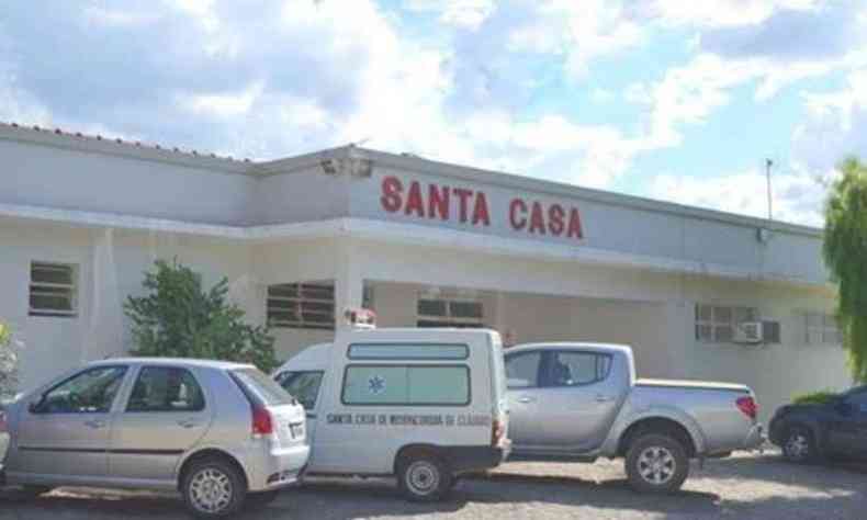 Segundo a denncia, a Santa Casa de Cludio foi usada para simular contrato fraudulento com dispensa de licitao(foto: Santa casa/Divulgao)