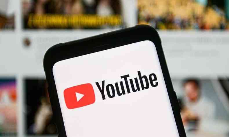 25 canais bolsonaristas no YouTube apagaram ou tornaram privados vdeos com ataques  urna eletrnica e ministros (foto: Getty Imagens/Reproduo)